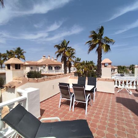 Schoenes Ruhiges Rooftop Apartment Mit Grosser Dachterrasse Torrevieja Esterno foto