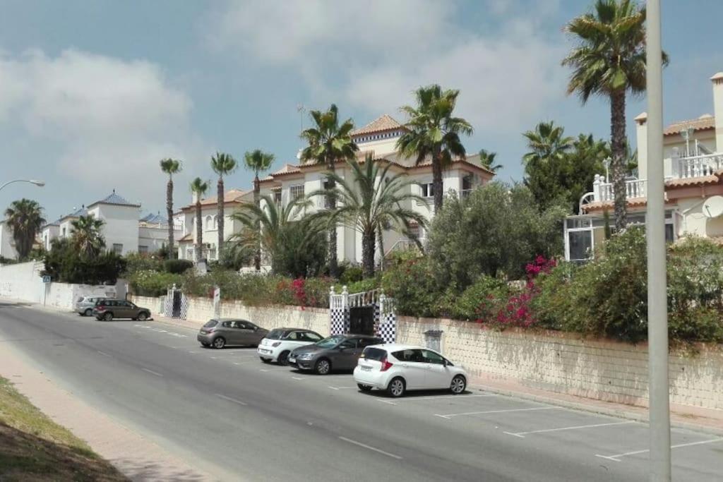 Schoenes Ruhiges Rooftop Apartment Mit Grosser Dachterrasse Torrevieja Esterno foto