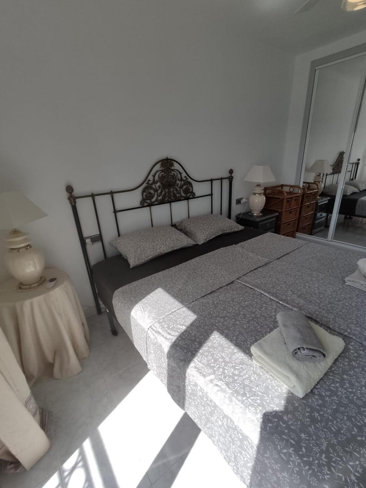 Schoenes Ruhiges Rooftop Apartment Mit Grosser Dachterrasse Torrevieja Esterno foto