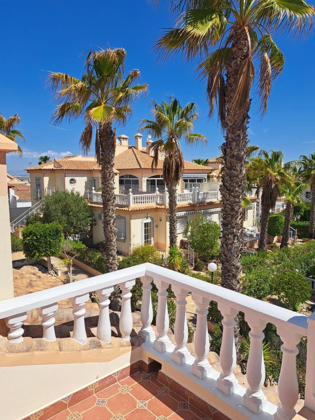 Schoenes Ruhiges Rooftop Apartment Mit Grosser Dachterrasse Torrevieja Esterno foto